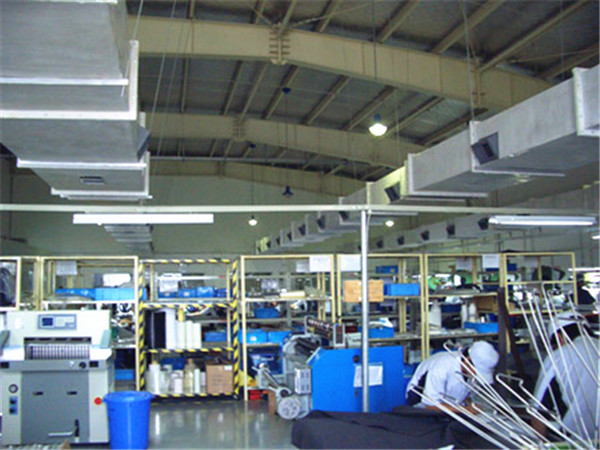 環(huán)保空調(diào)車(chē)間